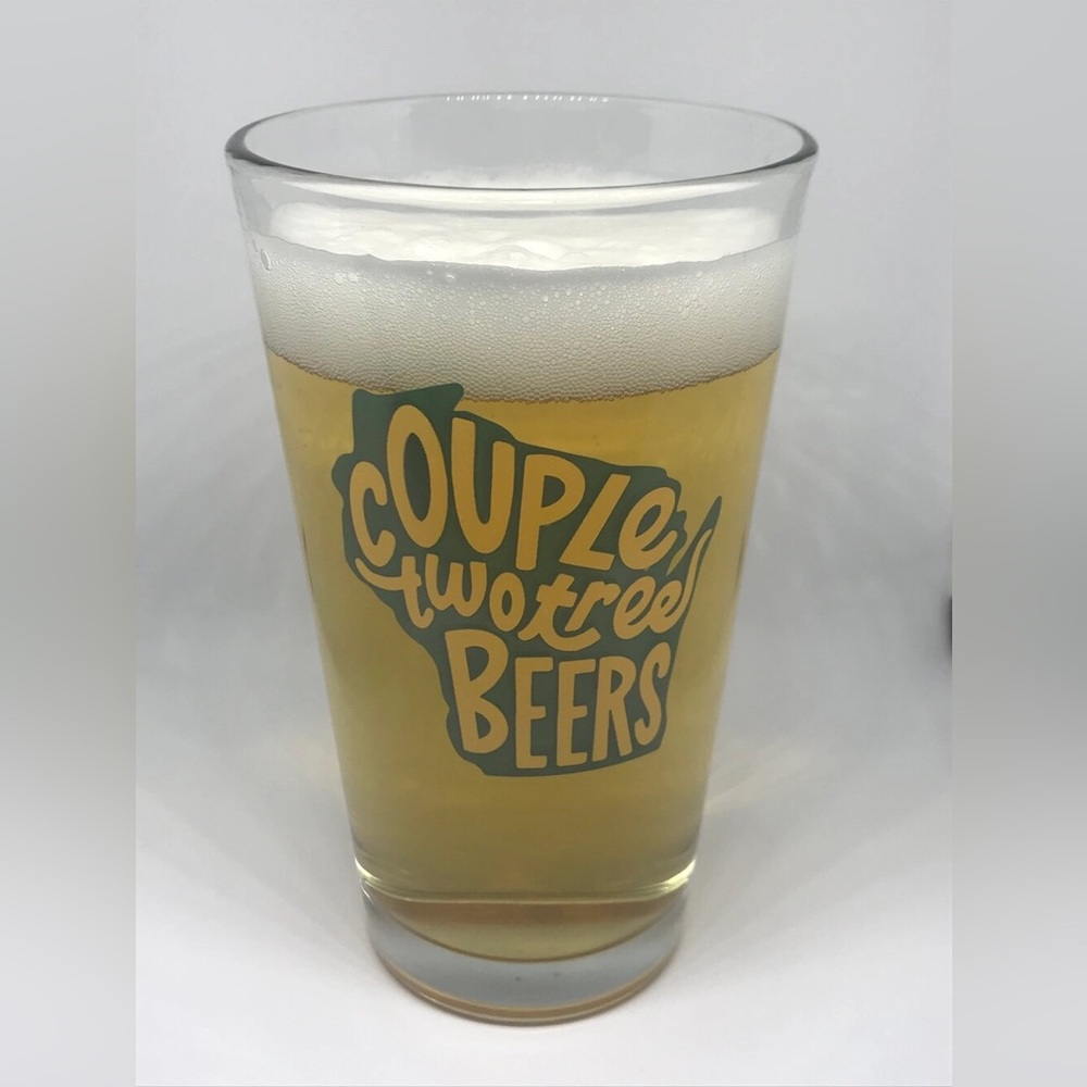 Green & Gold Wisconsin Couple Two Tree Beers Pint Glass 16oz Set of 2 - Picture 2 of 4